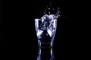 腸 リズム 水 コップ1杯の水